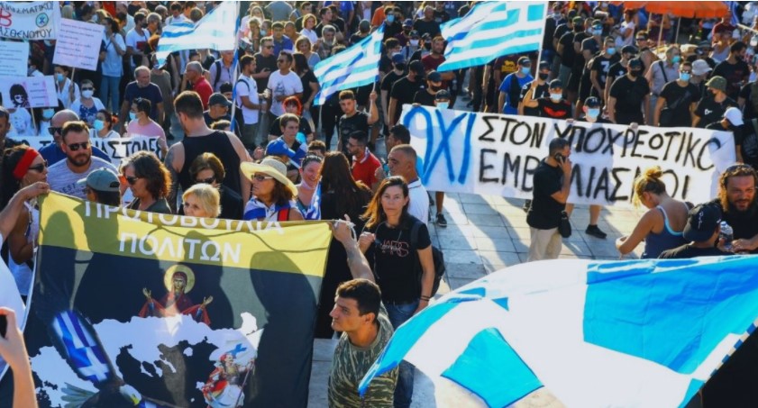 Ζητά 5 εκατ.€ από αστυνομικό λόγω προστίμου για μάσκα